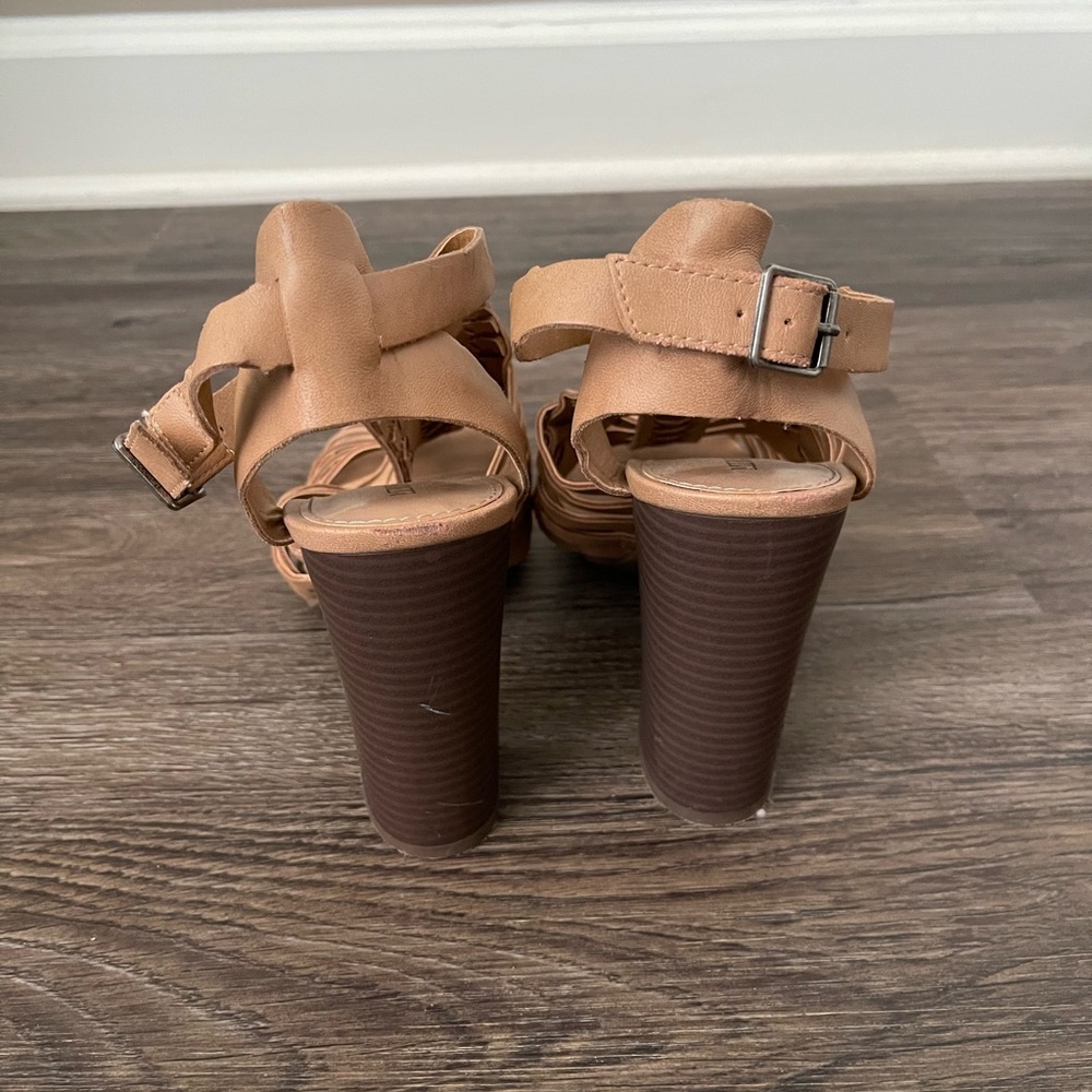Target Heels! - Picture 4 of 5